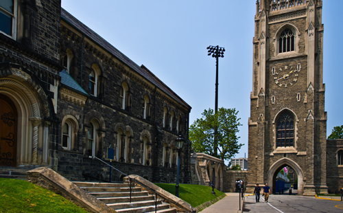 法学留学别乱选！这几所 “王炸” 院校，毕业直接赢麻了